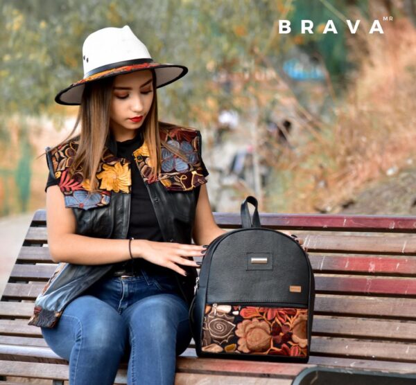 Mochila BRAVA bordado