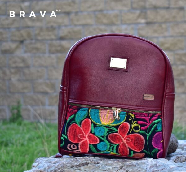 Mochila BRAVA bordado